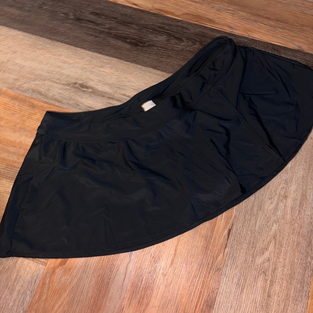 Time and Tru Womens Plus Size 2X Black Swim Skirt Built-in Brief Bottom 20W-22W